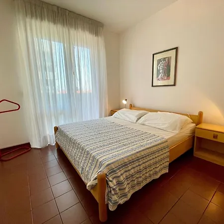 Perfect Flat Near The For 6 *